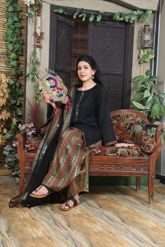 Noor-e-Susi Dress - Elegant Traditional Style